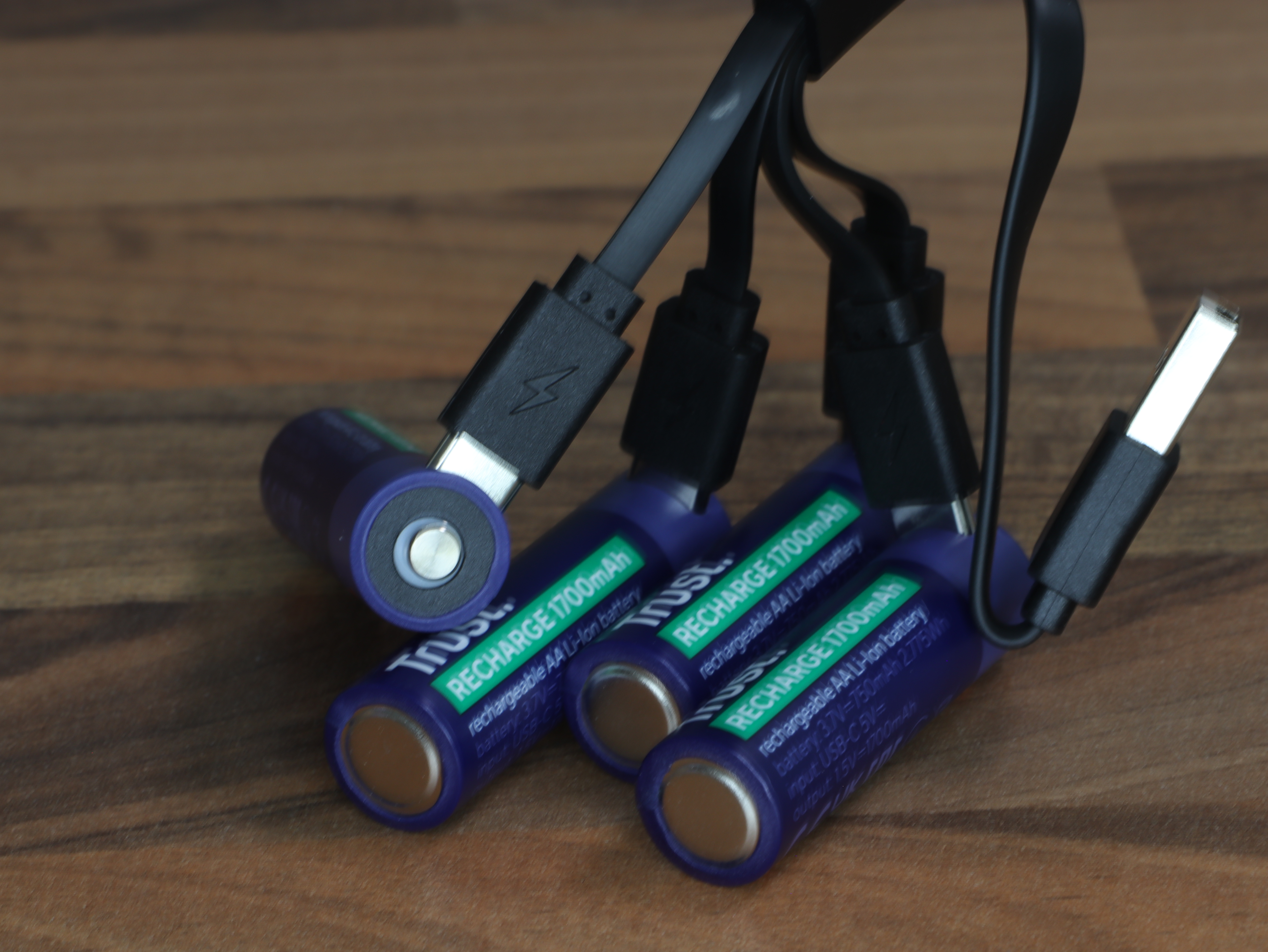 800 rechargeable batterier Trusts USB-C miljø 4-pak opladning hurtig genopladelige.JPG